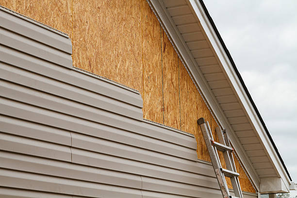 Professional Siding Installation technician working in Milford, IL